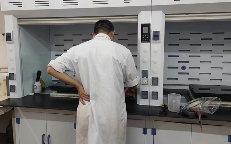 用戶案例：實驗電熱板從酸霧困擾到一抹即凈